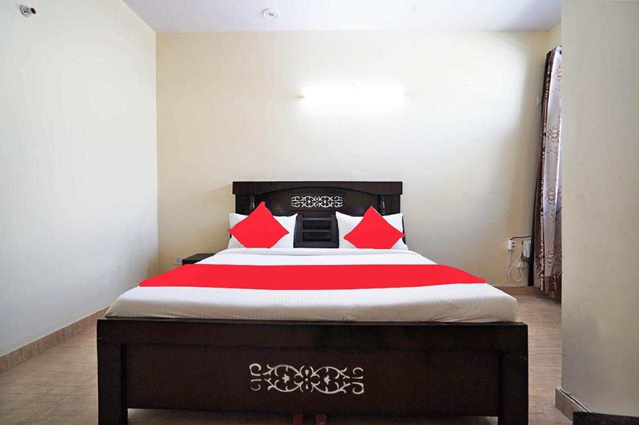 Oyo 46744 Hotel Yash Nuova Delhi Esterno foto