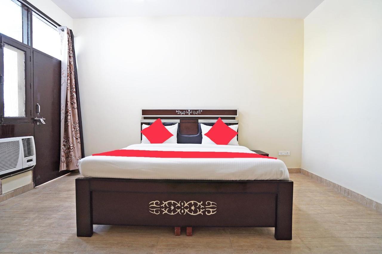 Oyo 46744 Hotel Yash Nuova Delhi Esterno foto