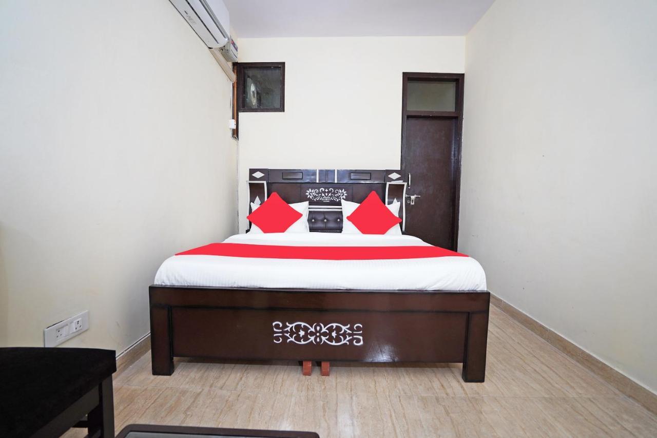 Oyo 46744 Hotel Yash Nuova Delhi Esterno foto