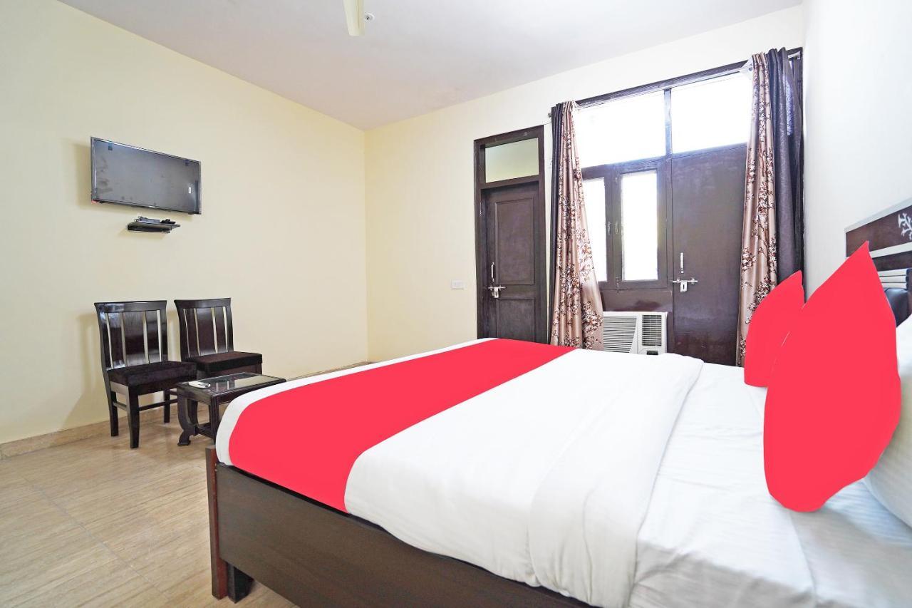 Oyo 46744 Hotel Yash Nuova Delhi Esterno foto