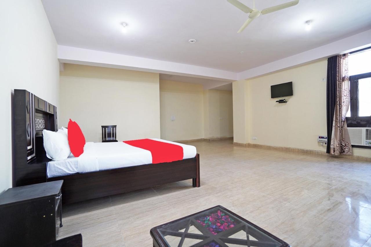 Oyo 46744 Hotel Yash Nuova Delhi Esterno foto