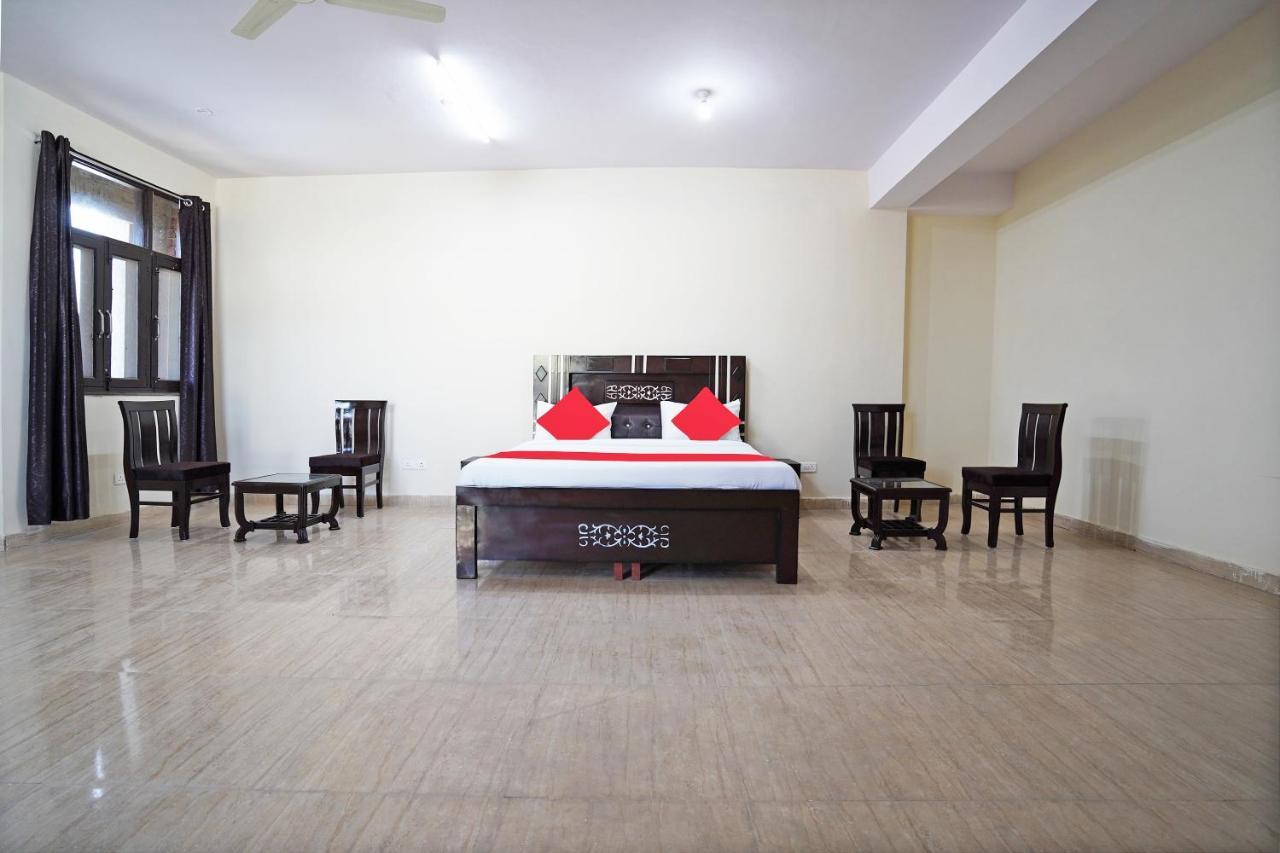 Oyo 46744 Hotel Yash Nuova Delhi Esterno foto