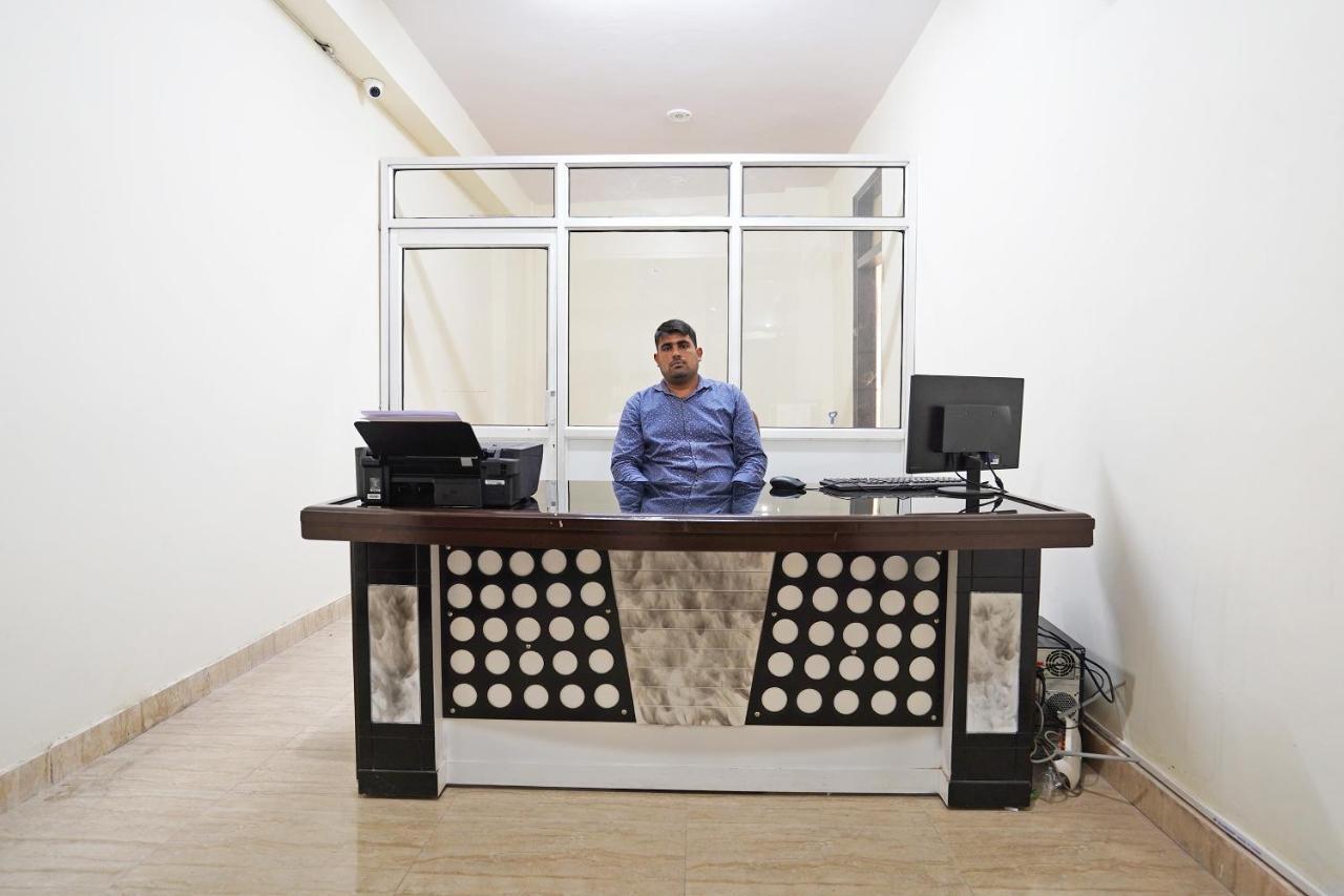 Oyo 46744 Hotel Yash Nuova Delhi Esterno foto