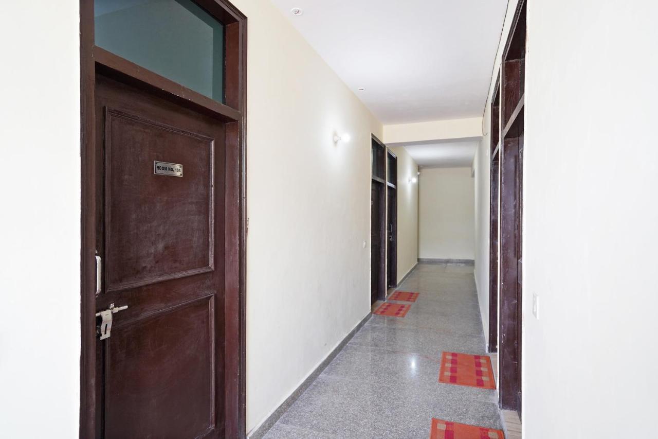 Oyo 46744 Hotel Yash Nuova Delhi Esterno foto